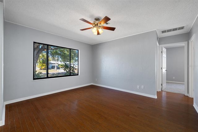 218 80TH AVENUE N, St Petersburg, FL 33702