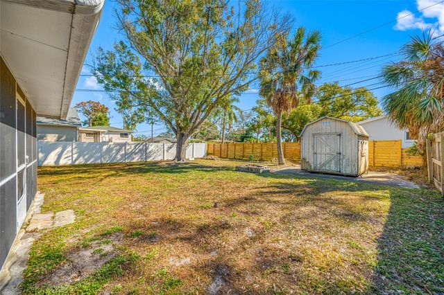 218 80TH AVENUE N, St Petersburg, FL 33702