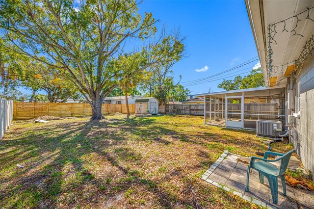 218 80TH AVENUE N, St Petersburg, FL 33702