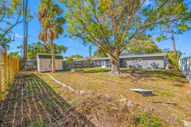 218 80TH AVENUE N, St Petersburg, FL 33702