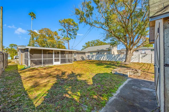 218 80TH AVENUE N, St Petersburg, FL 33702