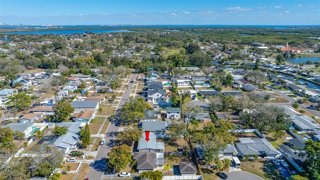 218 80TH AVENUE N, St Petersburg, FL 33702