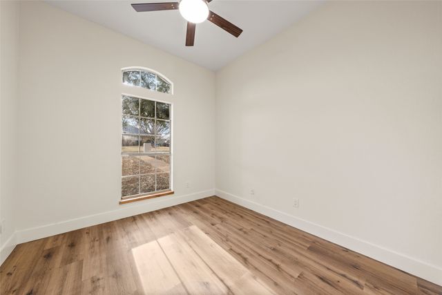 1020 Dane Drive, Hewitt, TX 76643