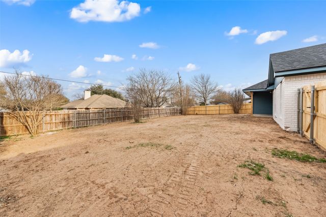 1020 Dane Drive, Hewitt, TX 76643