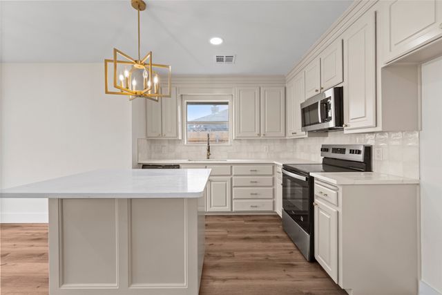 1020 Dane Drive, Hewitt, TX 76643