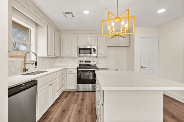 1020 Dane Drive, Hewitt, TX 76643