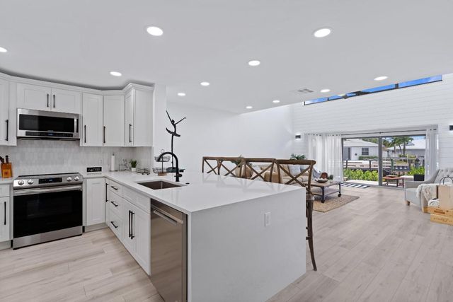 2339 Treasure Isle Drive 43, Palm Beach Gardens, FL 33410