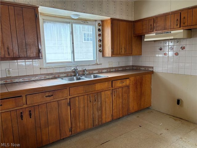 1628 Merrill Avenue, Akron, OH 44306