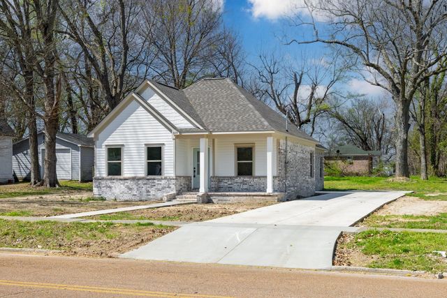 319 N MAPLE ST, Covington, TN 38019