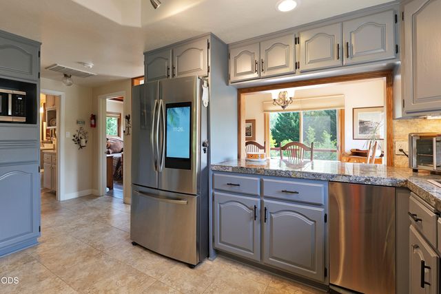 20551 Highway 62, Shady Cove, OR 97539