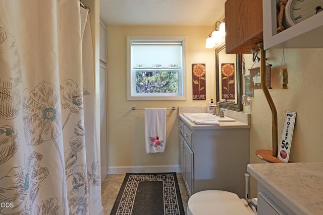 20551 Highway 62, Shady Cove, OR 97539