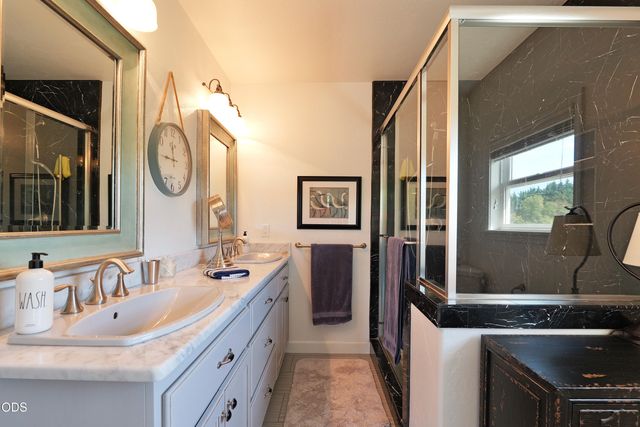 20551 Highway 62, Shady Cove, OR 97539