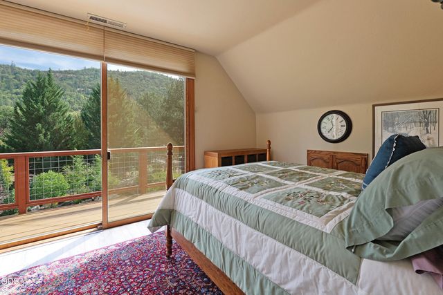 20551 Highway 62, Shady Cove, OR 97539