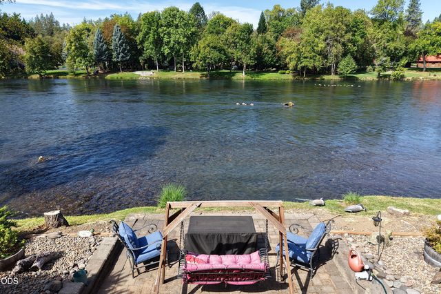 20551 Highway 62, Shady Cove, OR 97539