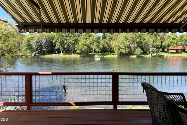 20551 Highway 62, Shady Cove, OR 97539