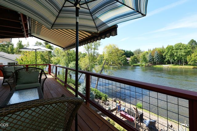 20551 Highway 62, Shady Cove, OR 97539