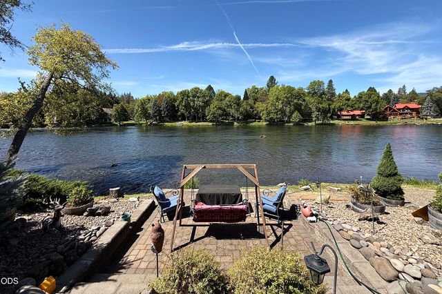 20551 Highway 62, Shady Cove, OR 97539