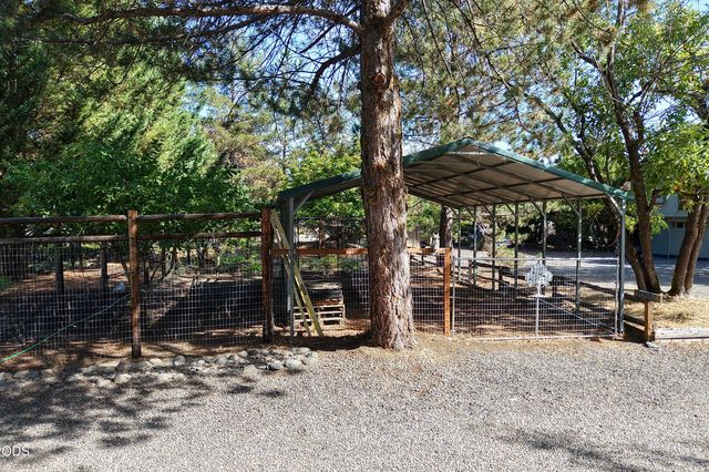 20551 Highway 62, Shady Cove, OR 97539