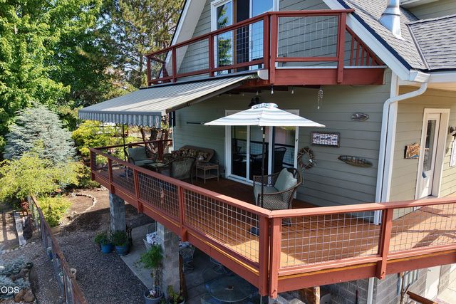 20551 Highway 62, Shady Cove, OR 97539