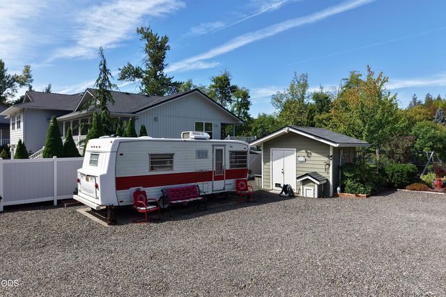 20551 Highway 62, Shady Cove, OR 97539