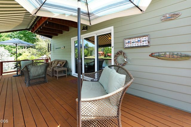 20551 Highway 62, Shady Cove, OR 97539