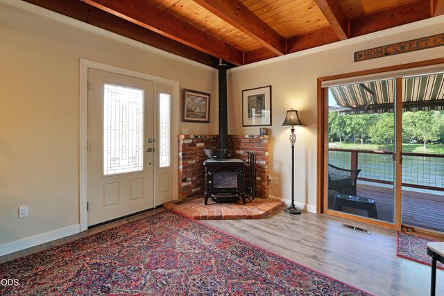 20551 Highway 62, Shady Cove, OR 97539