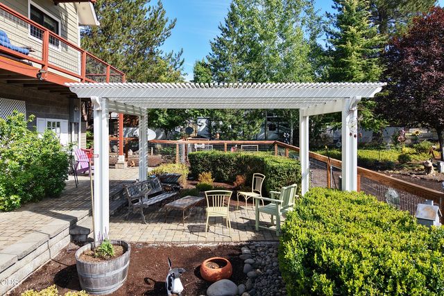 20551 Highway 62, Shady Cove, OR 97539