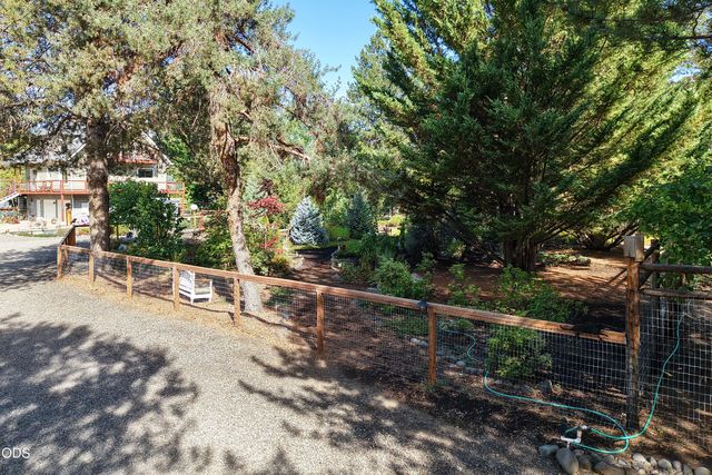 20551 Highway 62, Shady Cove, OR 97539