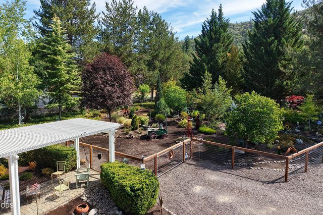 20551 Highway 62, Shady Cove, OR 97539