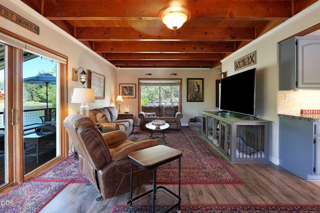 20551 Highway 62, Shady Cove, OR 97539