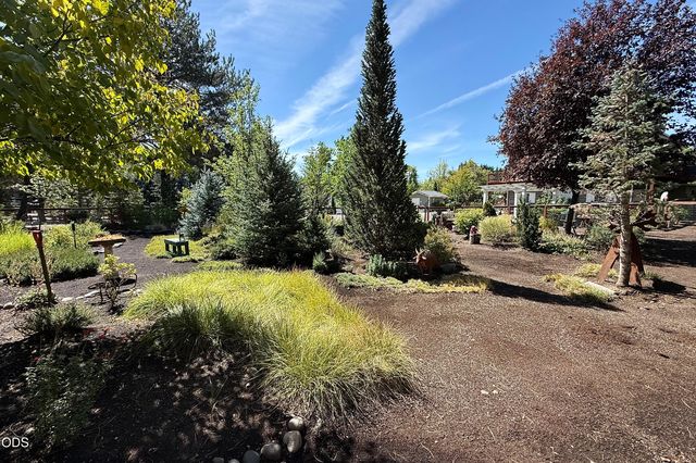 20551 Highway 62, Shady Cove, OR 97539