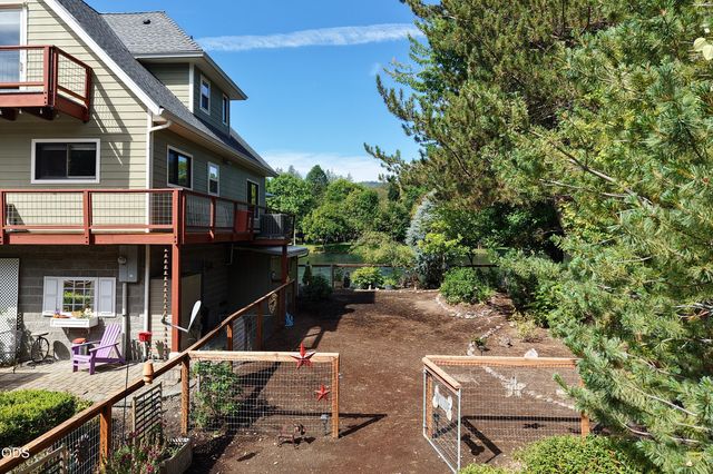 20551 Highway 62, Shady Cove, OR 97539
