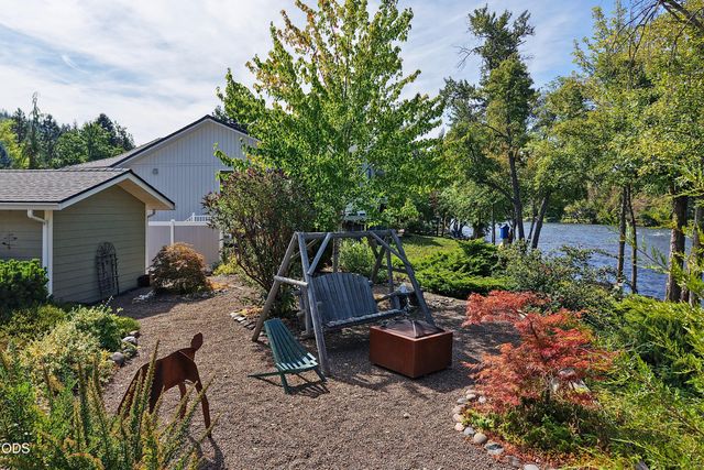 20551 Highway 62, Shady Cove, OR 97539