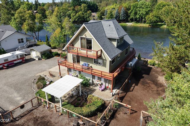 20551 Highway 62, Shady Cove, OR 97539