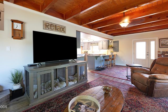 20551 Highway 62, Shady Cove, OR 97539