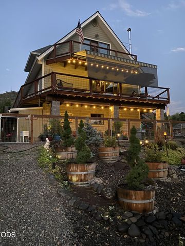 20551 Highway 62, Shady Cove, OR 97539