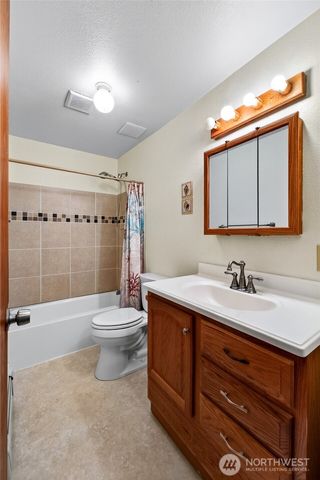6513 27th Lane SE, Lacey, WA 98503