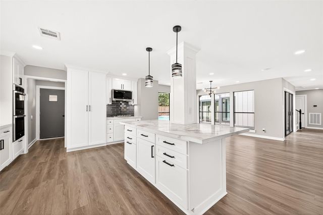 12530 Olympia Drive, Houston, TX 77077