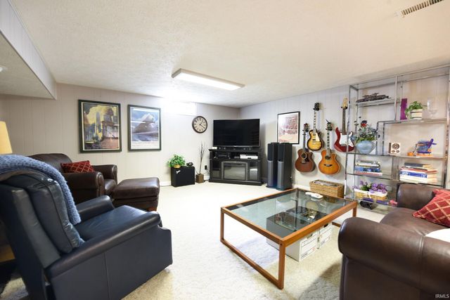 1306 Clayton Drive, South Bend, IN 46614