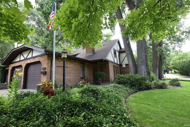 1306 Clayton Drive, South Bend, IN 46614
