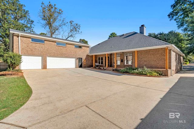 253 Blue Island Street, Fairhope, AL 36532