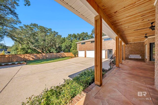 253 Blue Island Street, Fairhope, AL 36532