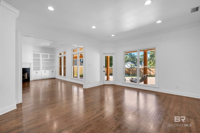 253 Blue Island Street, Fairhope, AL 36532