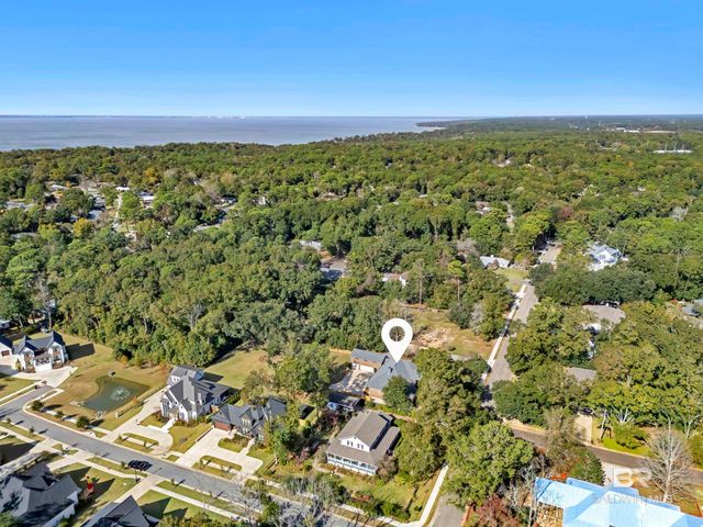 253 Blue Island Street, Fairhope, AL 36532