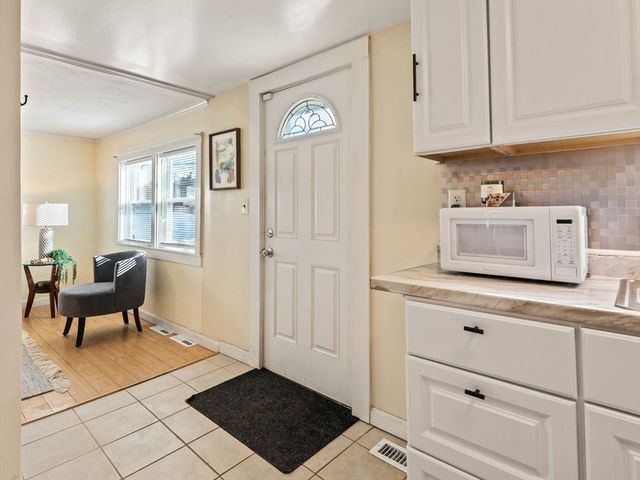 372 Litchfield St, Leominster, MA 01453