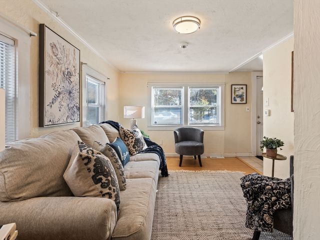 372 Litchfield St, Leominster, MA 01453