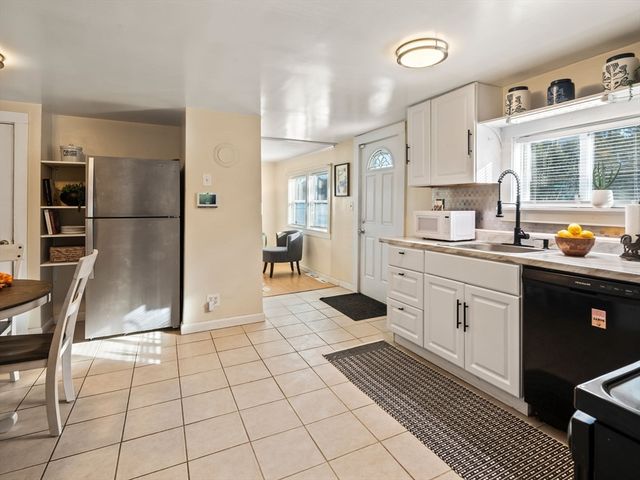 372 Litchfield St, Leominster, MA 01453