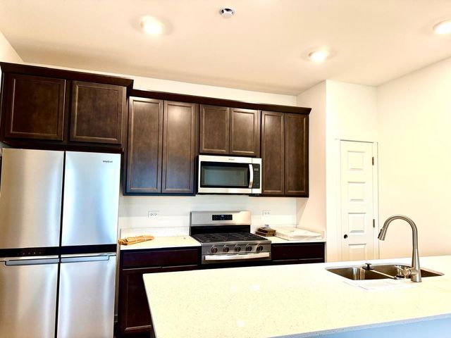 2136 Bodega Road 2136, Oswego, IL 60543