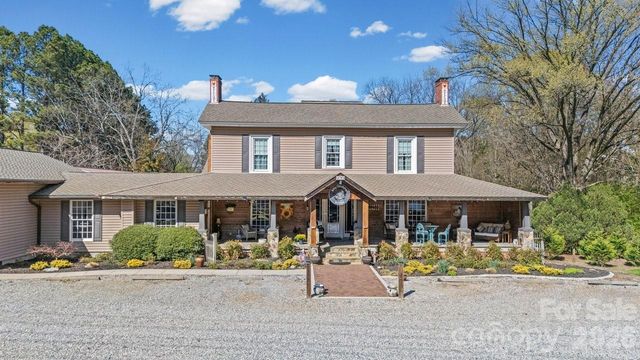 1307 Oakridge Farm Highway, Mooresville, NC 28115