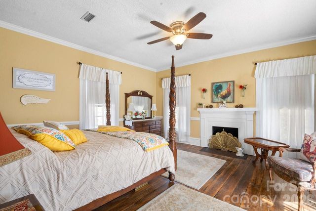 1307 Oakridge Farm Highway, Mooresville, NC 28115